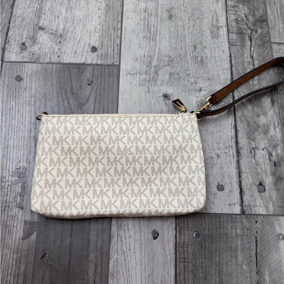 Michael Kors Wristlet White with Gold Hardware Purse Bag - Picture 4 of 7